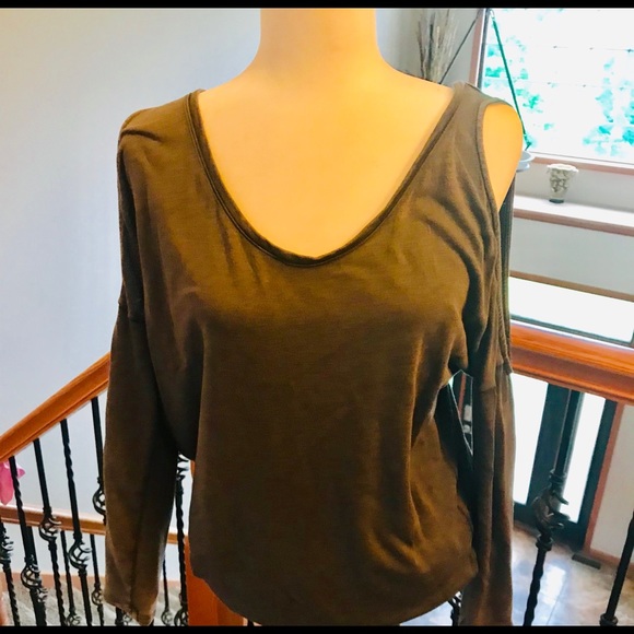 😻 Cold Shoulder Tunic - Picture 2 of 6